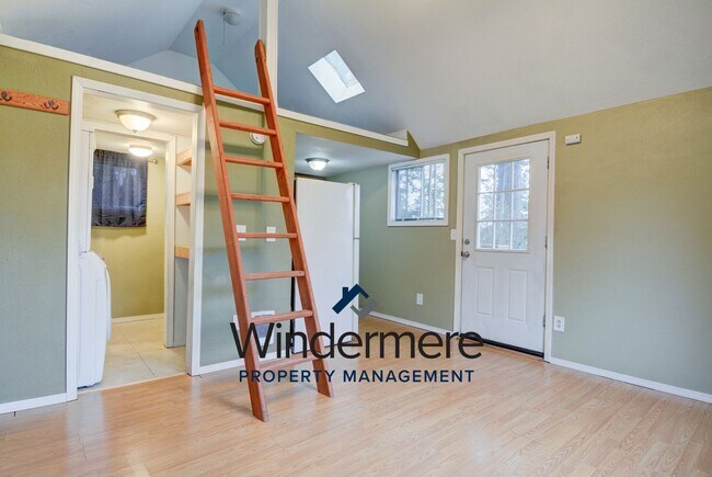 Building Photo - 1 Bed 1 Bath House in Rolling Hills