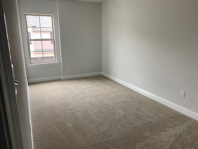 Building Photo - The Cottages at University Villas 3 bedroom 2.5 bath townhouse for Lease!
