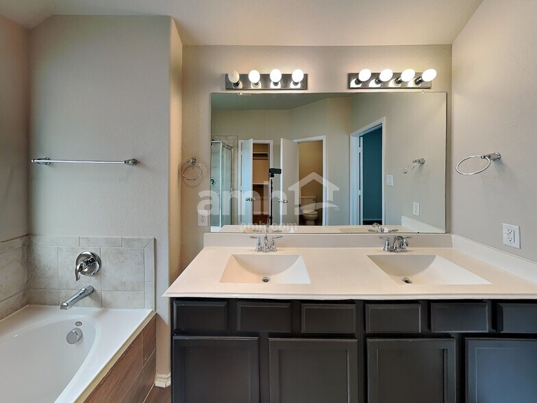 Building Photo - 7335 Winter Song Dr