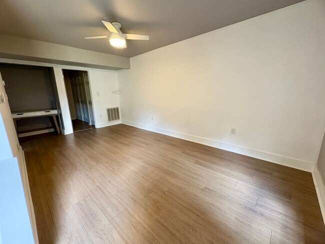 Building Photo - 2 Bedroom 2.5 Bathroom Townhome in Mechani...