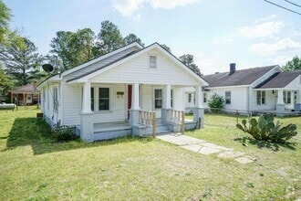 Building Photo - Three bedroom Home!