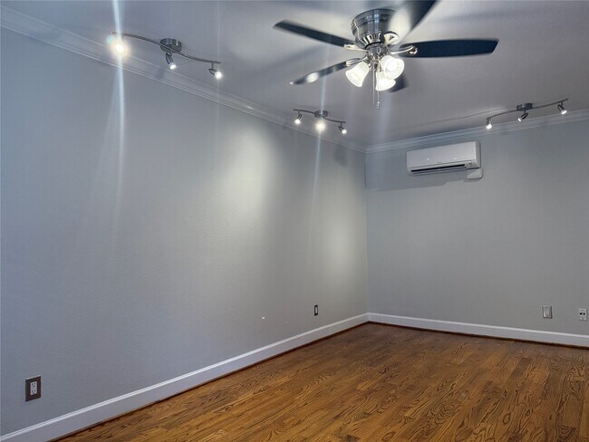 Building Photo - 1447 Heights Blvd