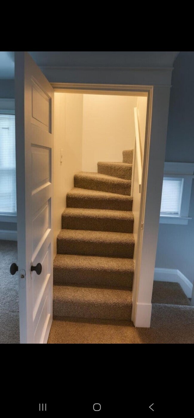 Building Photo - 785 Gilbert St