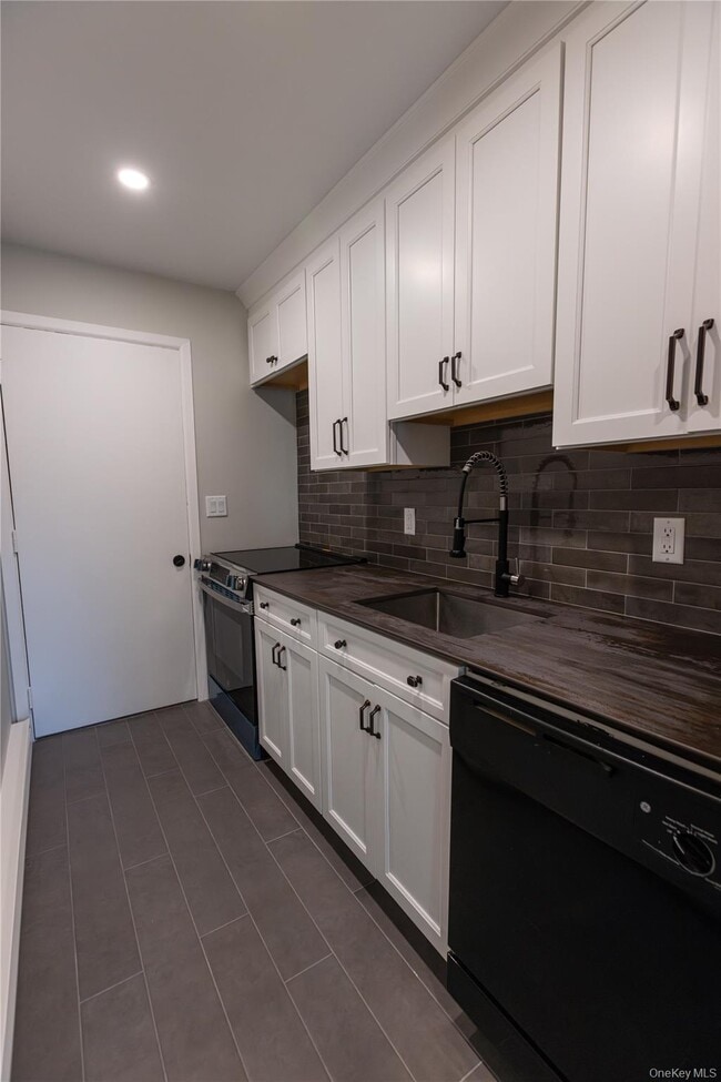 Building Photo - 303 Old Mill Rd