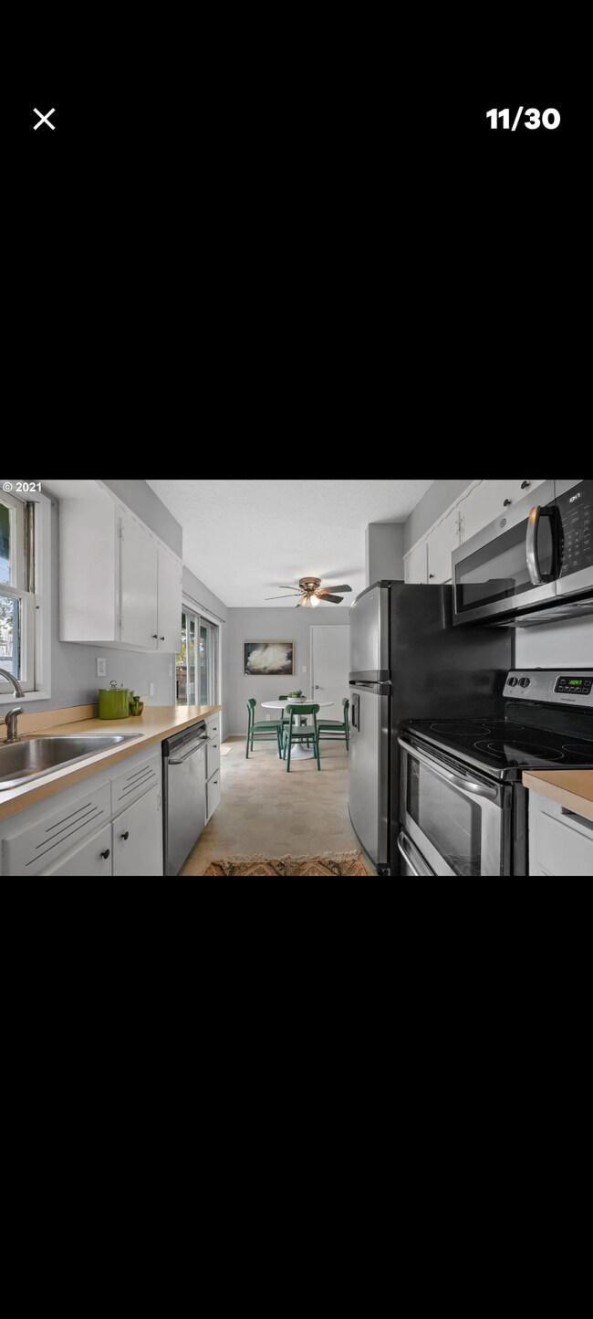 Building Photo - 12717 SE Gladstone St