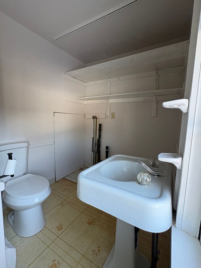 Building Photo - 320 Chamberlain Rd