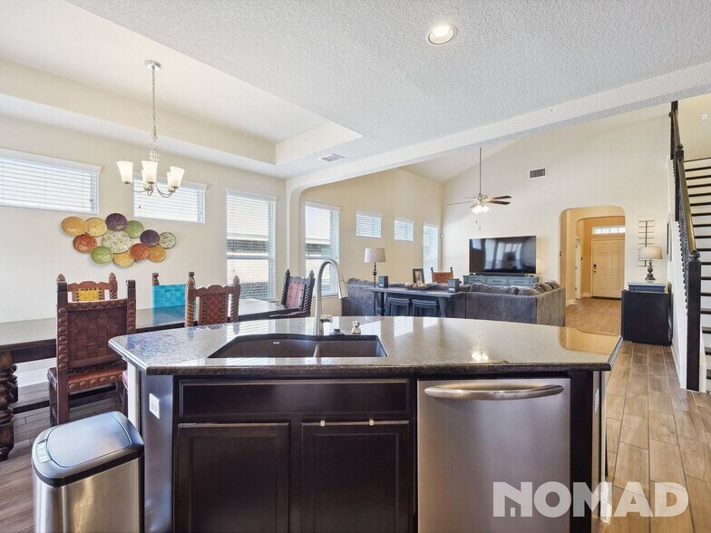 Building Photo - 6044 Akin Song