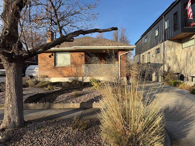 Building Photo - 565 Hollywood Ave