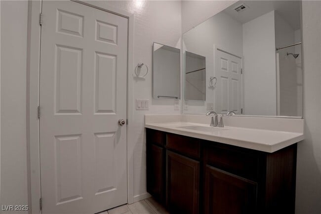 Building Photo - 5730 Sky Pointe Dr