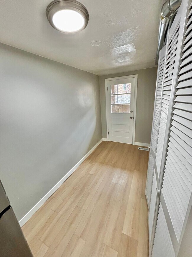 Building Photo - Now Leasing! Beautiful Apartment Steps fro...