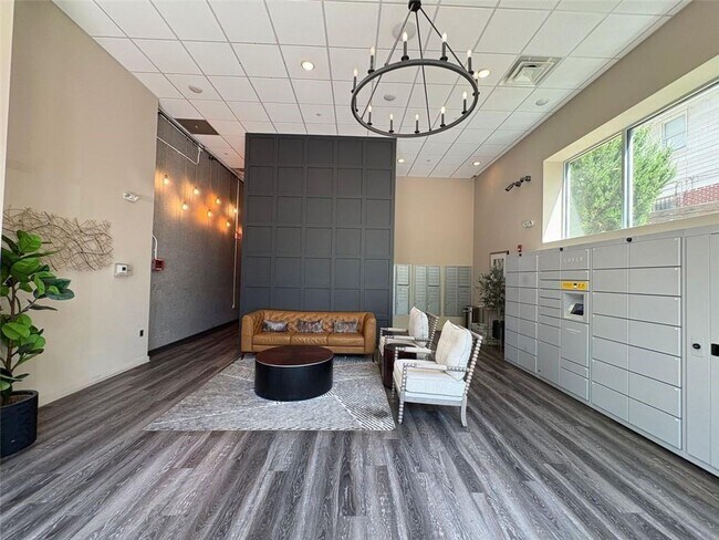 Building Photo - 525 Parkway Dr