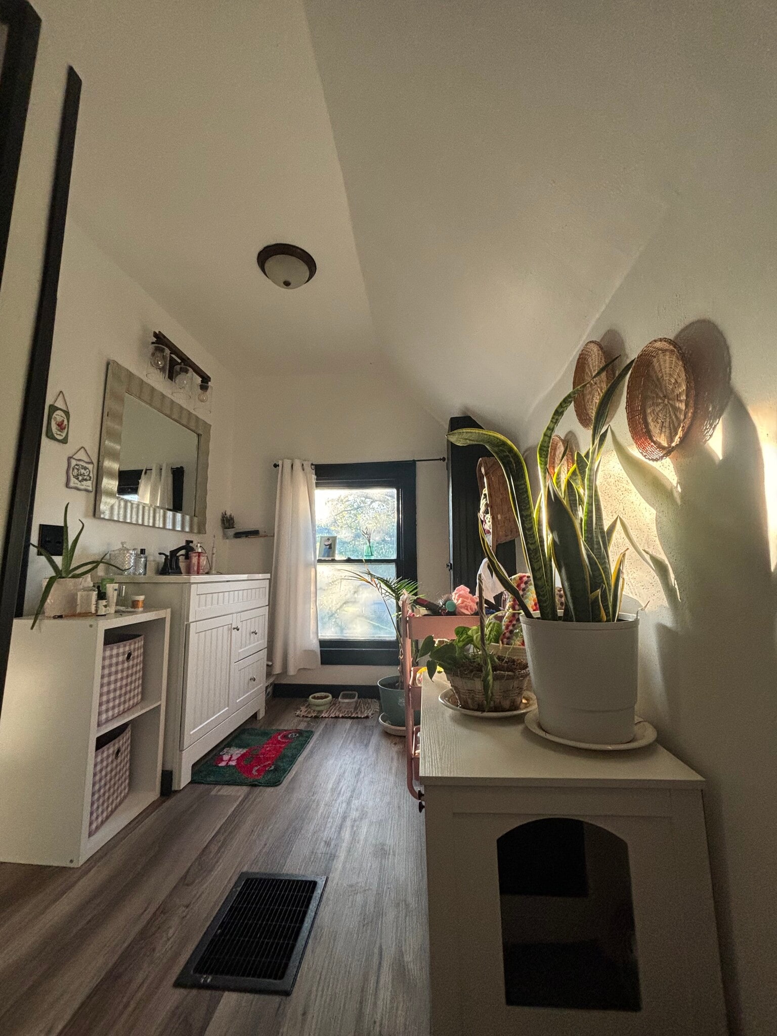 Building Photo - 1841 1/2 Highland Ave