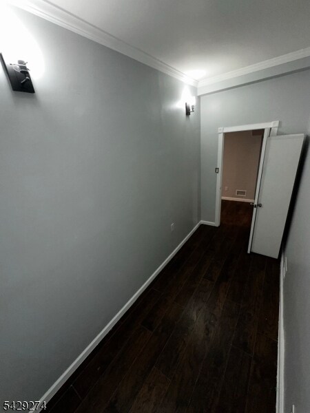 Building Photo - 208 E 9th St
