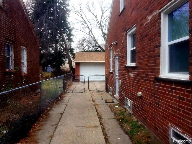 Building Photo - 20441 Mitchell St