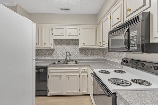 Building Photo - 764 Fox Ridge Dr