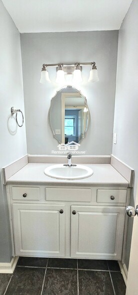 Building Photo - 2060 Chastain Park Ct NE