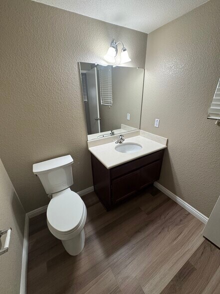 Building Photo - 642 W Brewer Rd