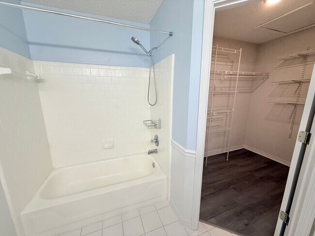 Building Photo - 3-Bedroom Duplex