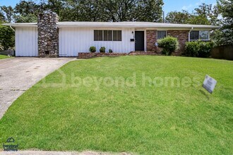 Building Photo - Modernized and highly desirable home with 3 bedroom / 2 full bath and 1,918 sq feet of space!