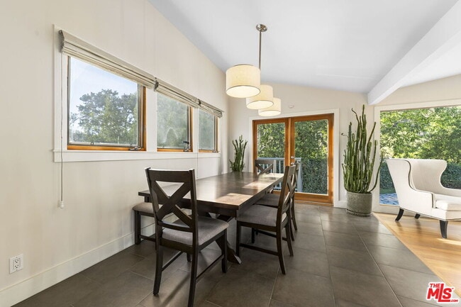 Building Photo - 2601 Nichols Canyon Rd