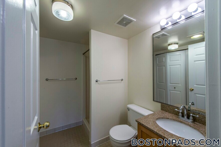 Building Photo - 345 Franklin St