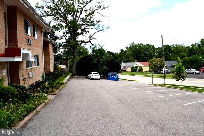 Building Photo - 650 Brooke Rd