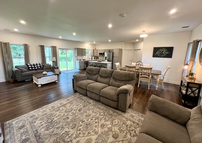 Building Photo - 51 Patrick Ct