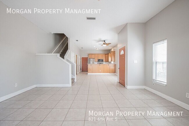 Building Photo - Amazing Freshly Painted Jacksonville Beach...