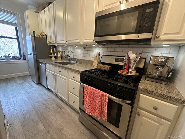 Building Photo - 673 Locust St