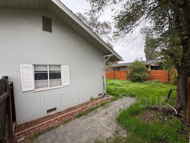 Building Photo - 1044 S Linda Vista St