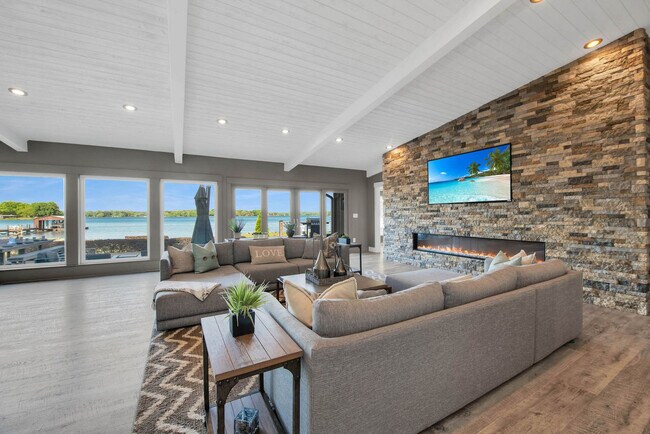 Building Photo - 643 Isle of Pines Rd