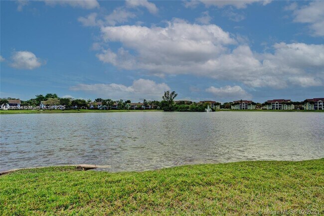 Building Photo - 2831 N Oakland Forest Dr