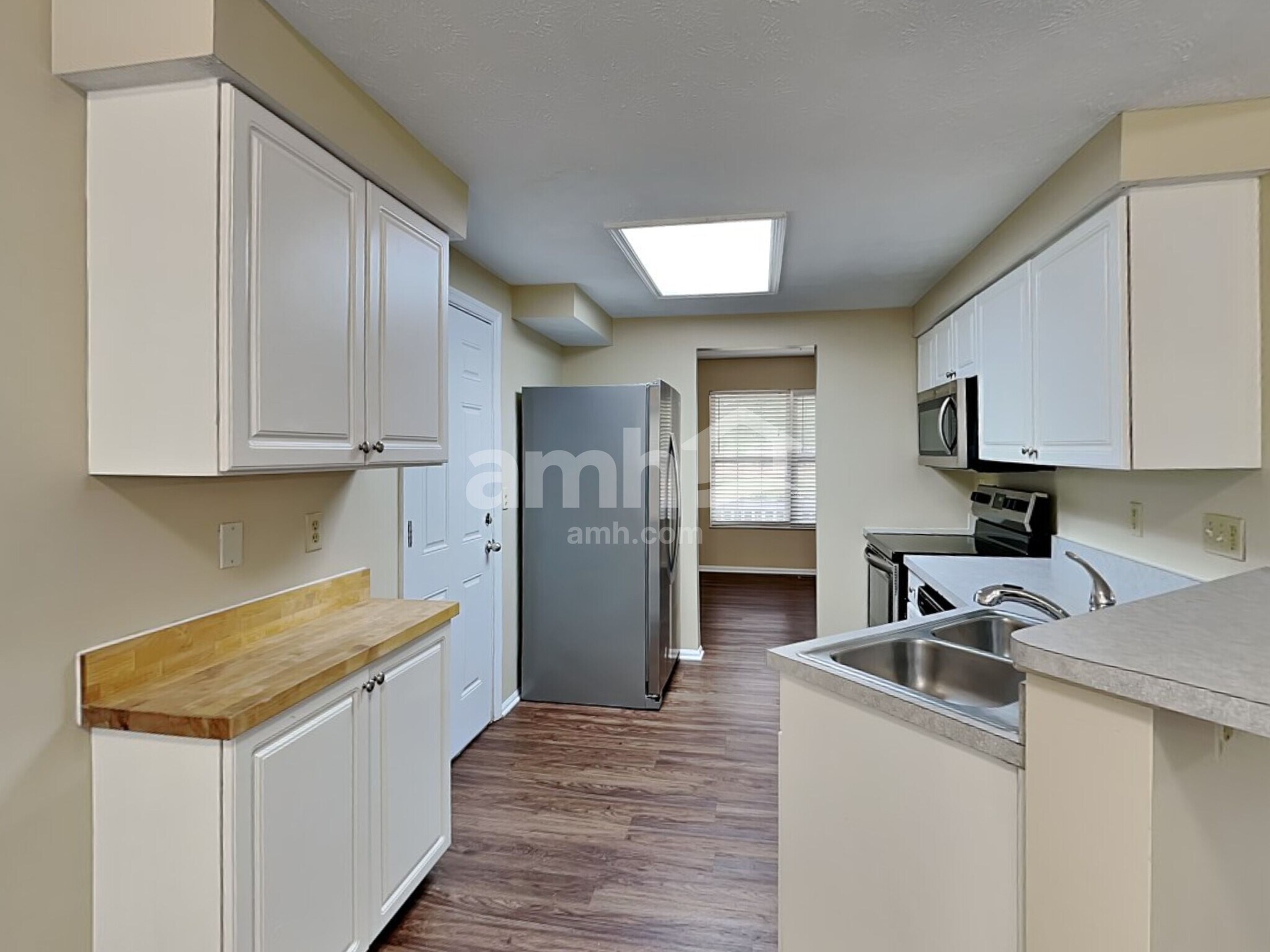 Building Photo - 982 Vixen Dr