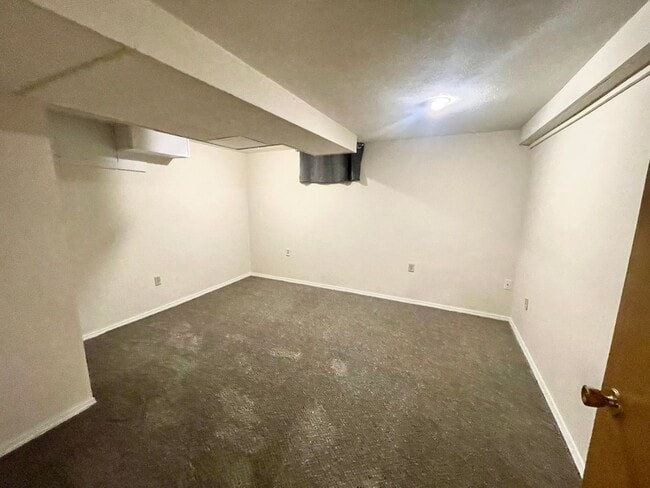 Building Photo - Spacious Ranch in Old Towne – Incredible V...