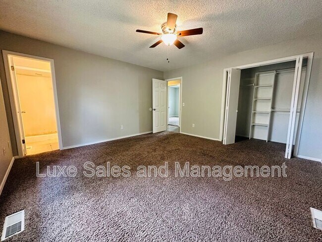 Building Photo - 11701 N Lee Ave