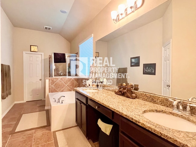 Building Photo - Stunning 5-Bedroom, 4.5-Bath Home for Rent in Richmond, TX