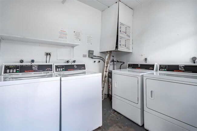 Building Photo - 285 NE 191st St