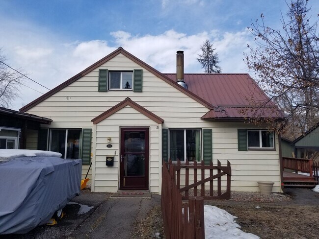 Primary Photo - Adorable home with River Access