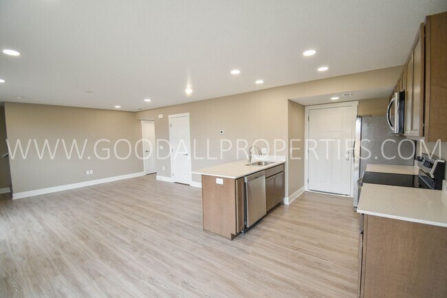 Building Photo - 3 Bedroom 2 Bathroom 2 Car garage in Desoto.