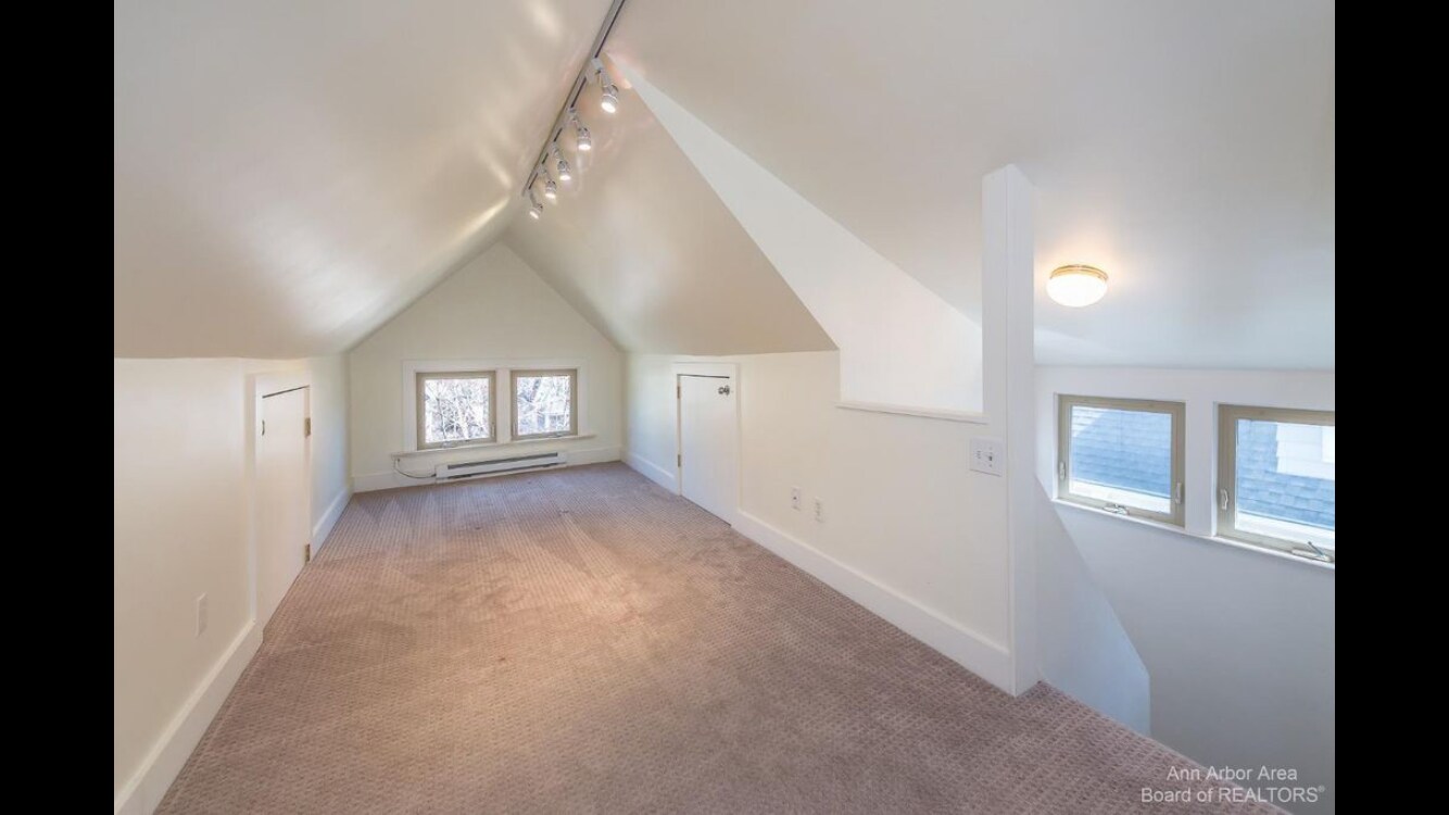 Building Photo - 1040 Olivia Ave