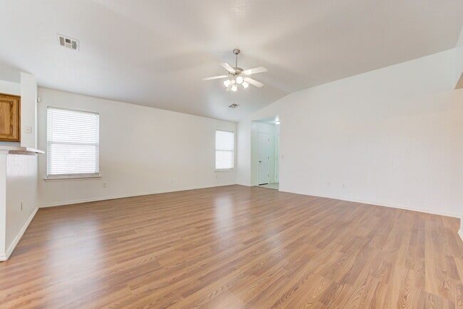 Building Photo - 2813 Edgemere Dr