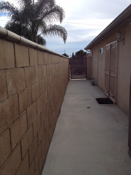 Building Photo - 8921 Bishop Ave