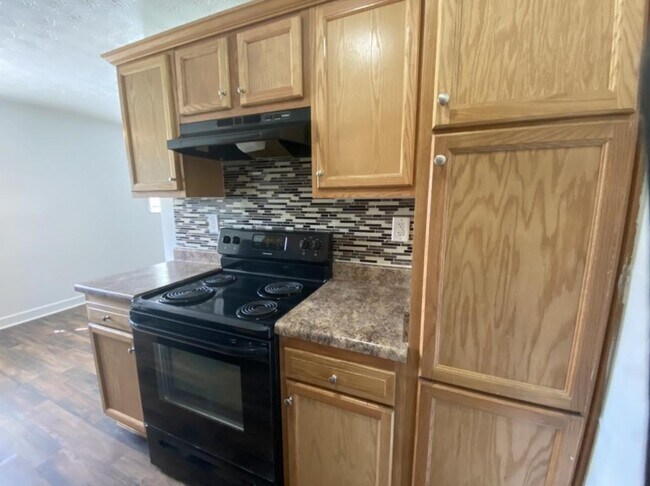 Building Photo - 2001 Rockford Ln