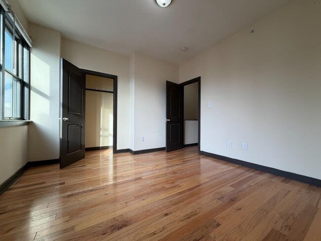 Building Photo - 1911 N Gratz St