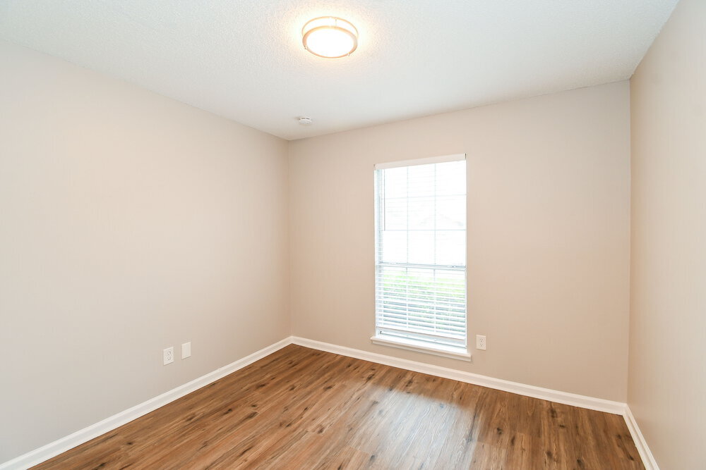 Building Photo - 1804 Sherwood Dr