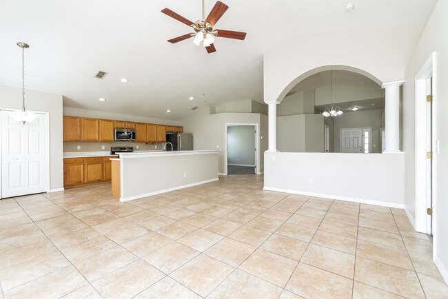 Building Photo - 4640 Sandhurst St