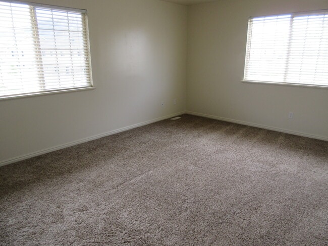 Building Photo - 921 S 1850 W