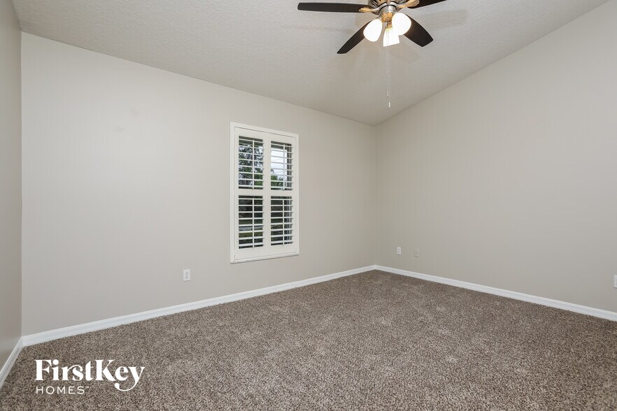 Building Photo - 1332 Umbrella Tree Dr