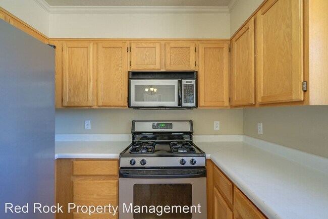 Building Photo - 3 br, 2 bath House - 530 S 250 E