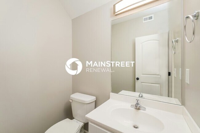 Building Photo - 3 Bedroom Pet-Friendly Home in Jeffersonville, IN with Main Street Renewal